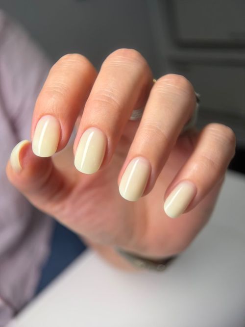 Butter yellow short round manicure