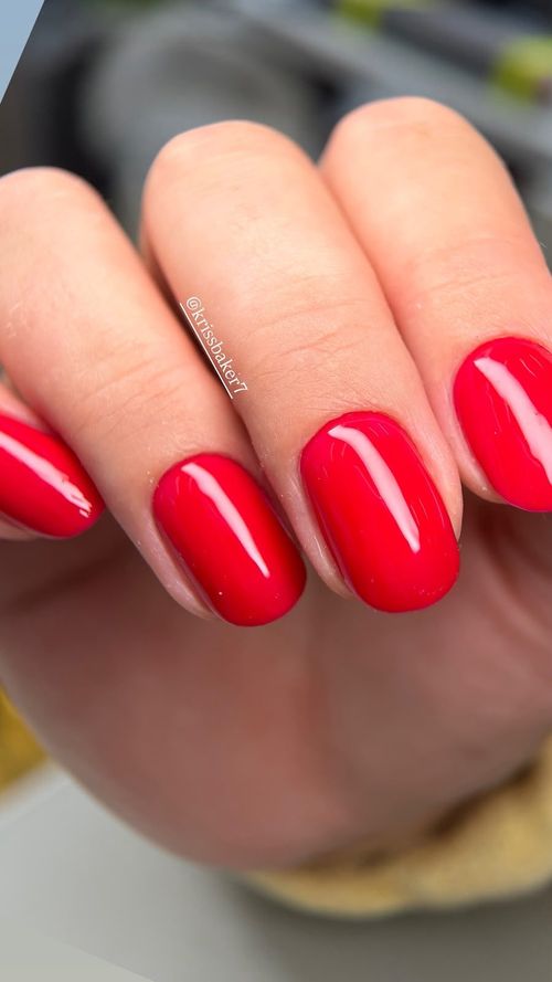 Short round nails in glossy red
